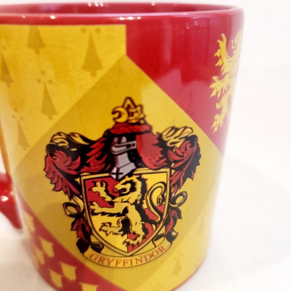 Harry Potter Gryffindor Crest 14 oz Coffee Hot Chocolate Mug Cup Warner Bros - Picture 6 of 15